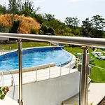 Luxury Seaview Azzurro 5 *